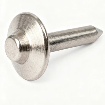 Suuret niitit metallille